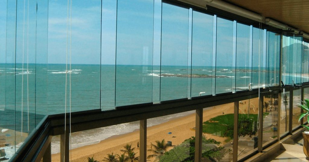 Conheça as cortinas de vidro